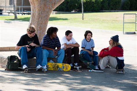 Follows Stevie, a thirteen-year-old in 1990s-era Los Angeles who spends his summer navigating between his troubled home life and a group of new friends that he meets at a Motor Avenue skate shop. . Mid90s 123movies